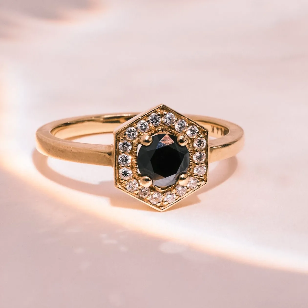 Amy Gold Ring Black 5mm Diamond