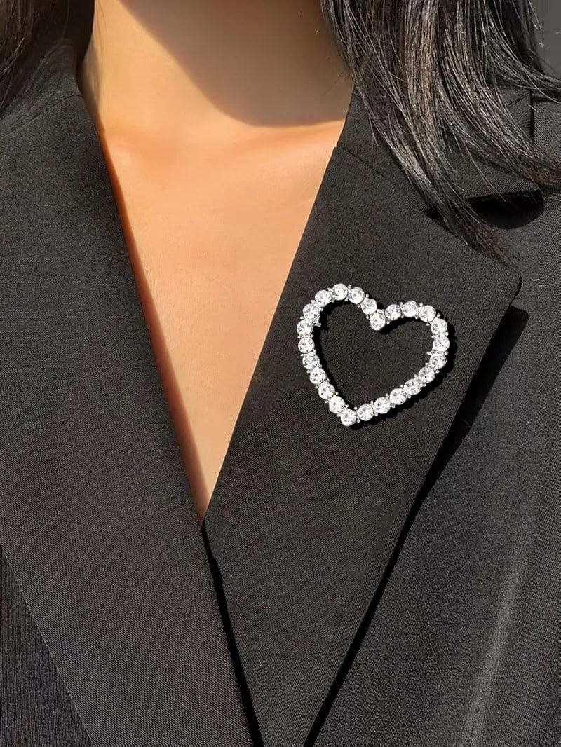 Crystal Love Heart Brooch Pin Valentine's Day Gift Pin Women Girls Hollow Heart Lapel Pin Badge for Mother's Day Gift