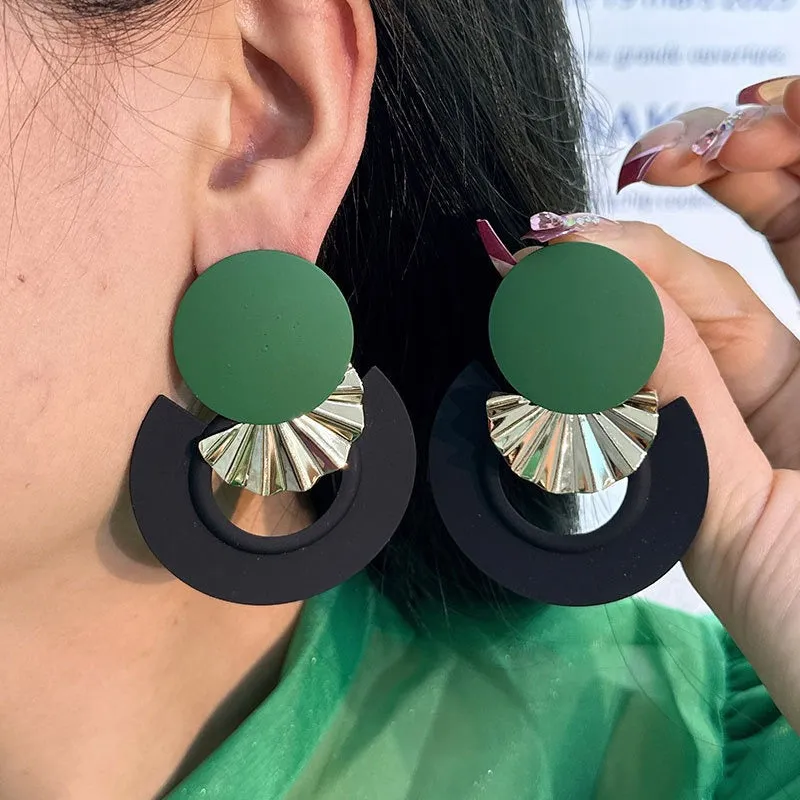 Geometric circular earrings for women