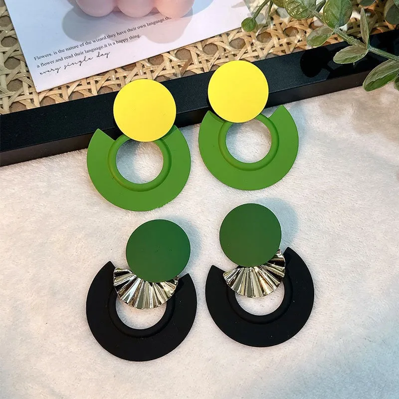 Geometric circular earrings for women