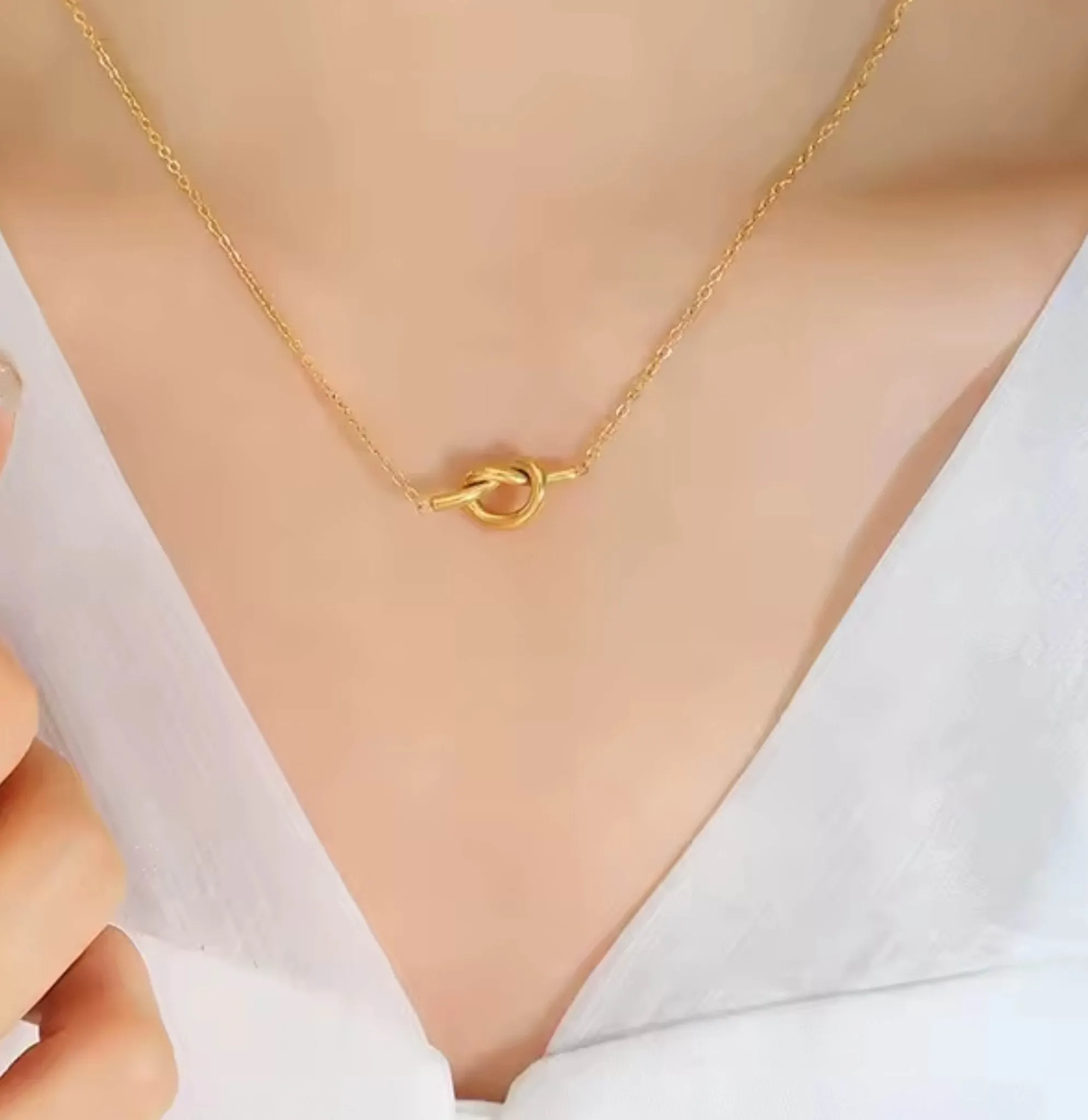 Heart knot dainty necklace