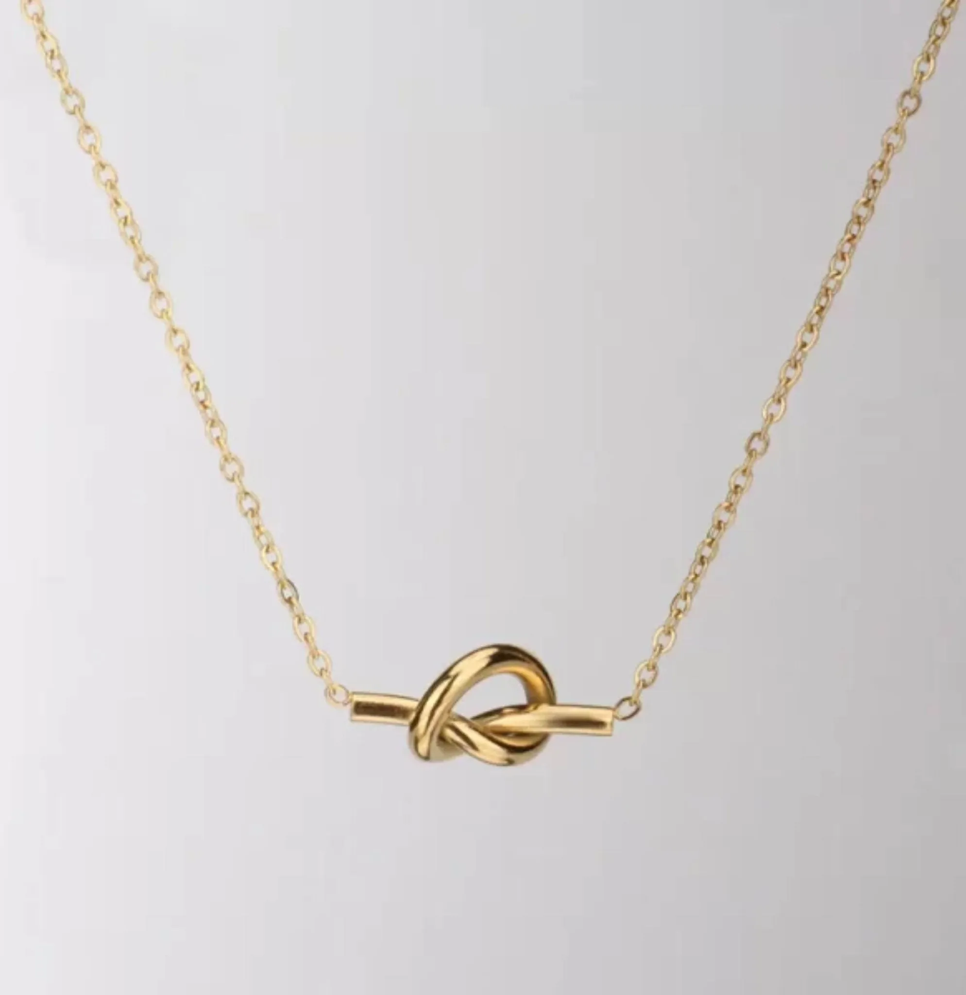 Heart knot dainty necklace