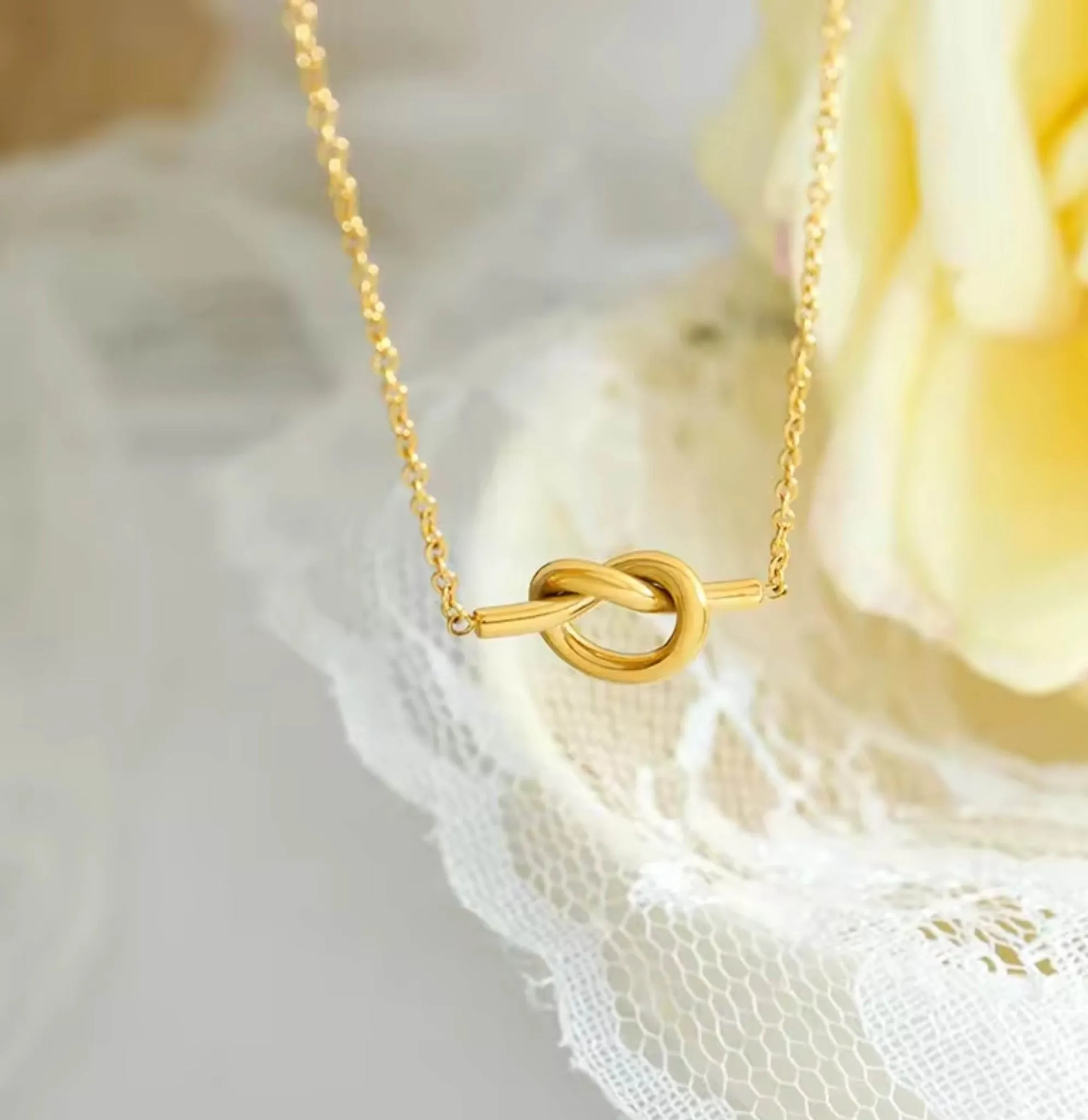 Heart knot dainty necklace