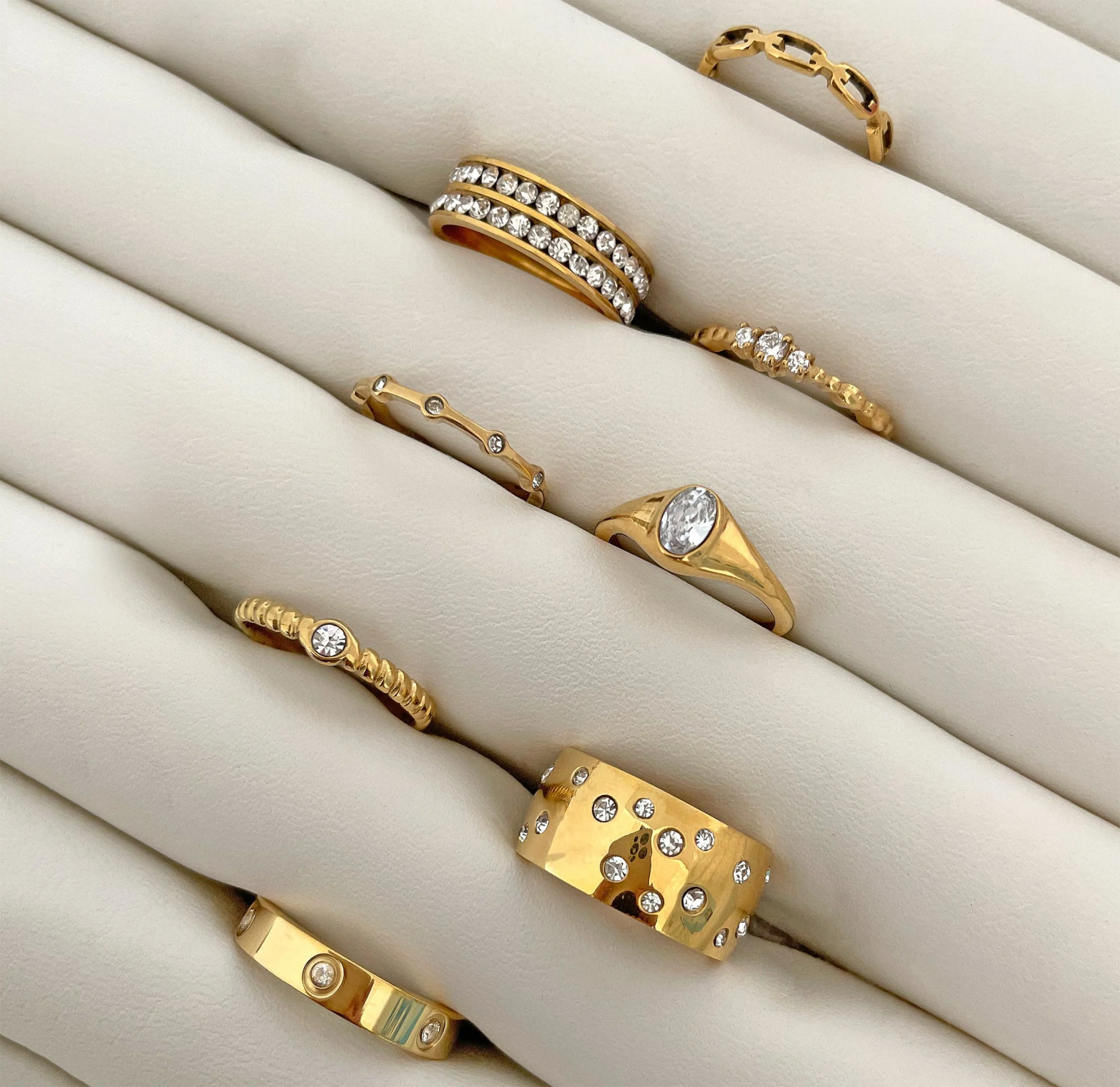 JEANIE GOLD OVAL SIGNET RING