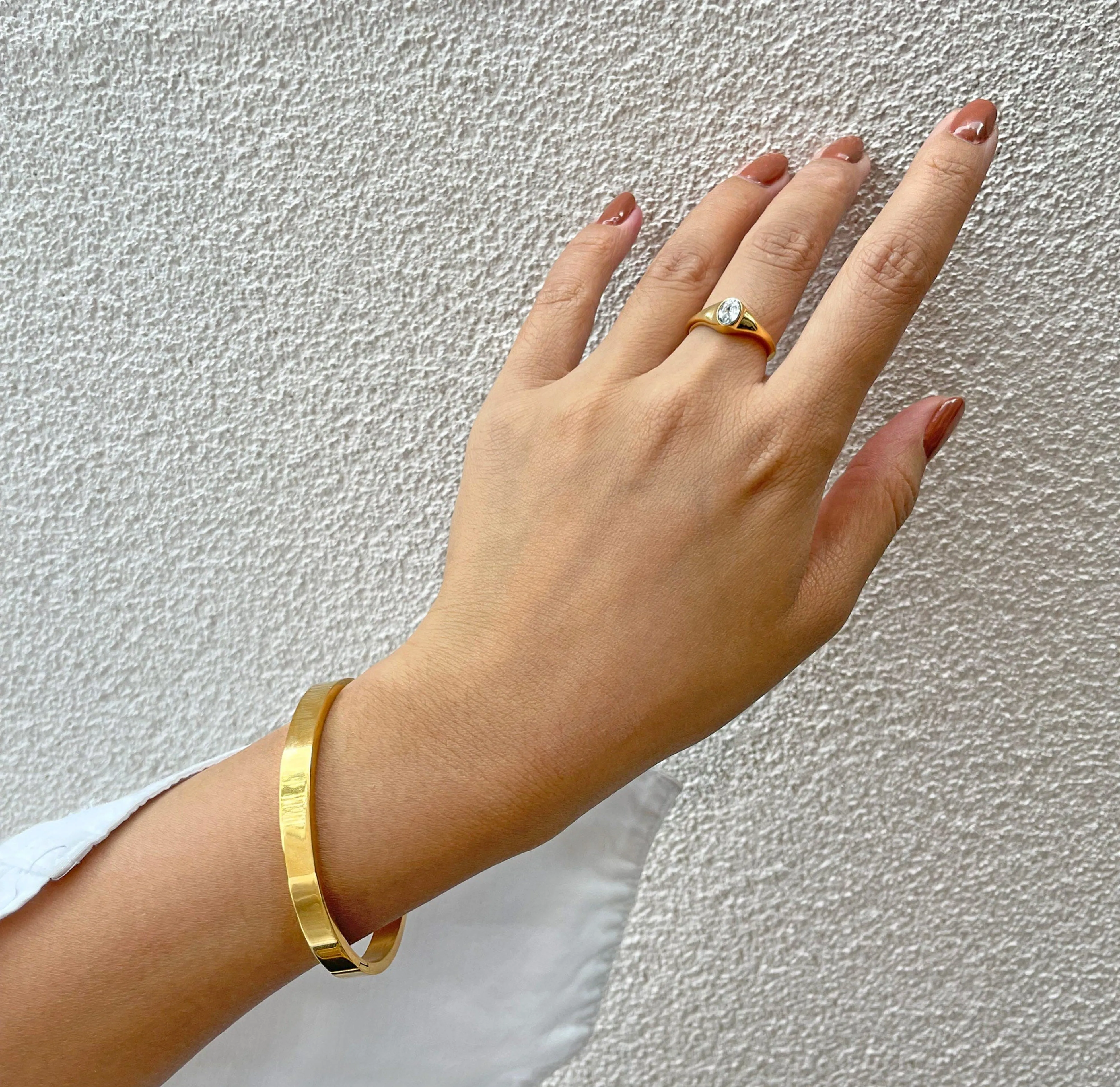 JEANIE GOLD OVAL SIGNET RING
