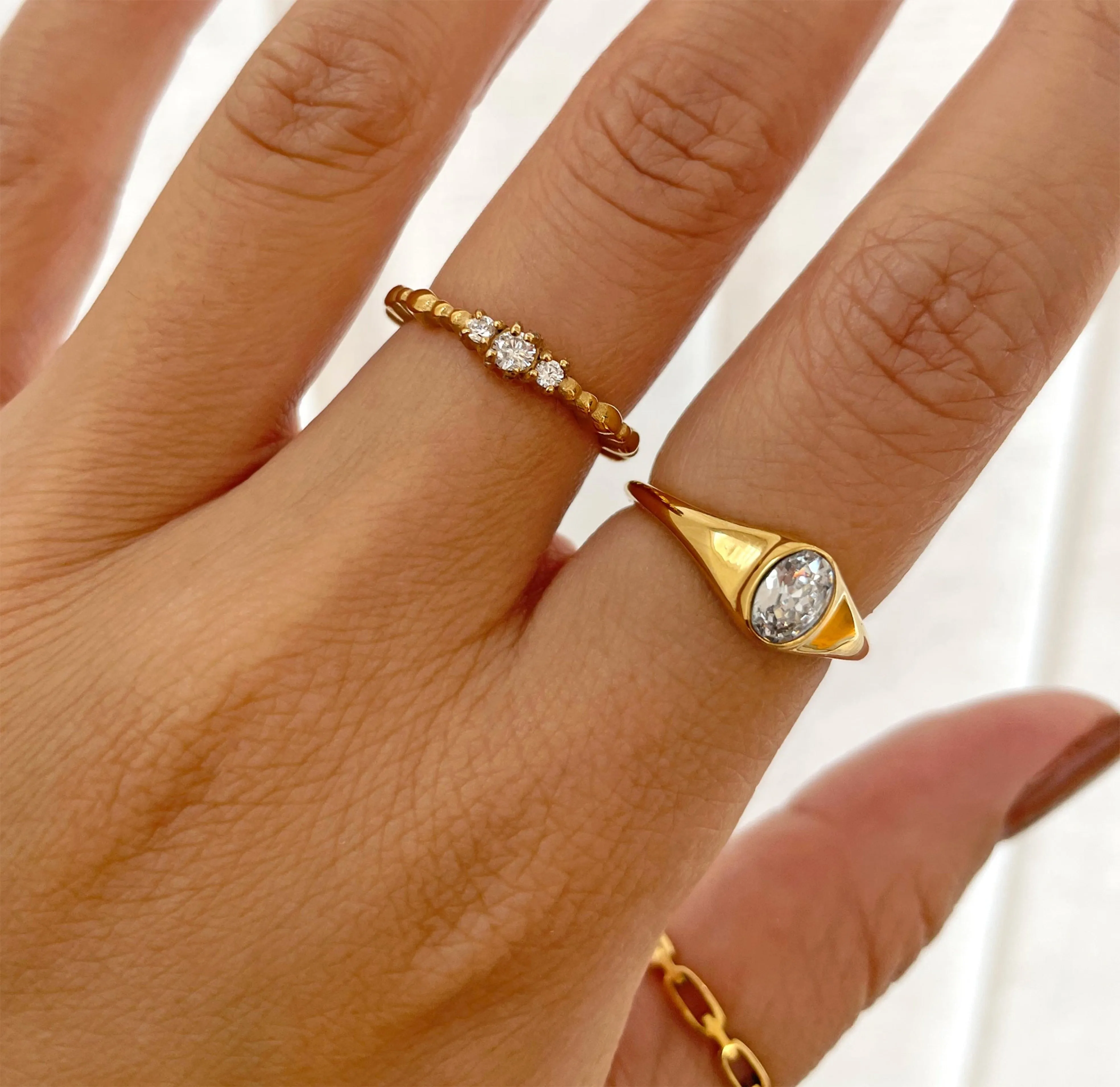 JEANIE GOLD OVAL SIGNET RING