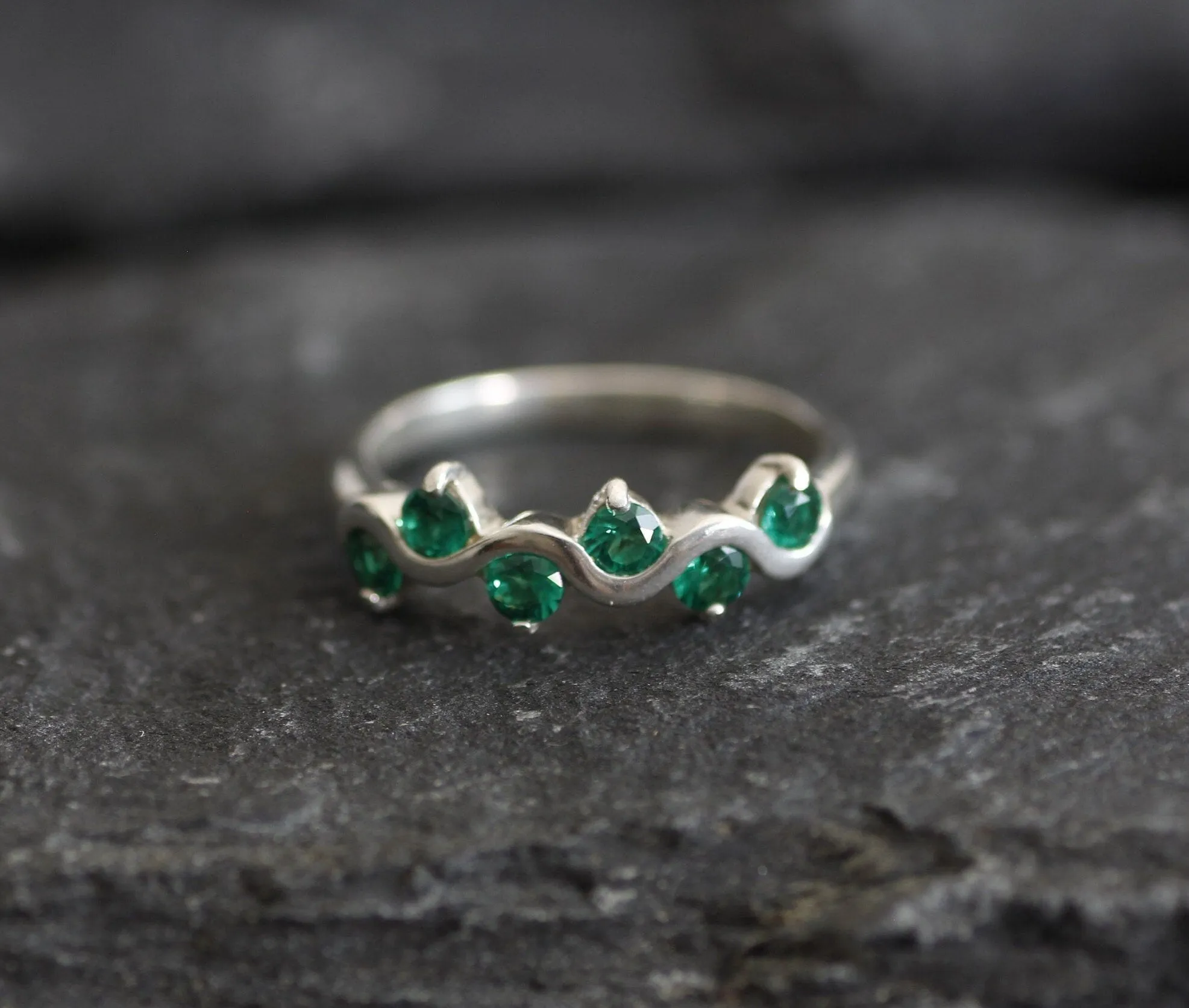 Wavy Emerald Ring - Green Wave Ring - Vintage Eternity Ring
