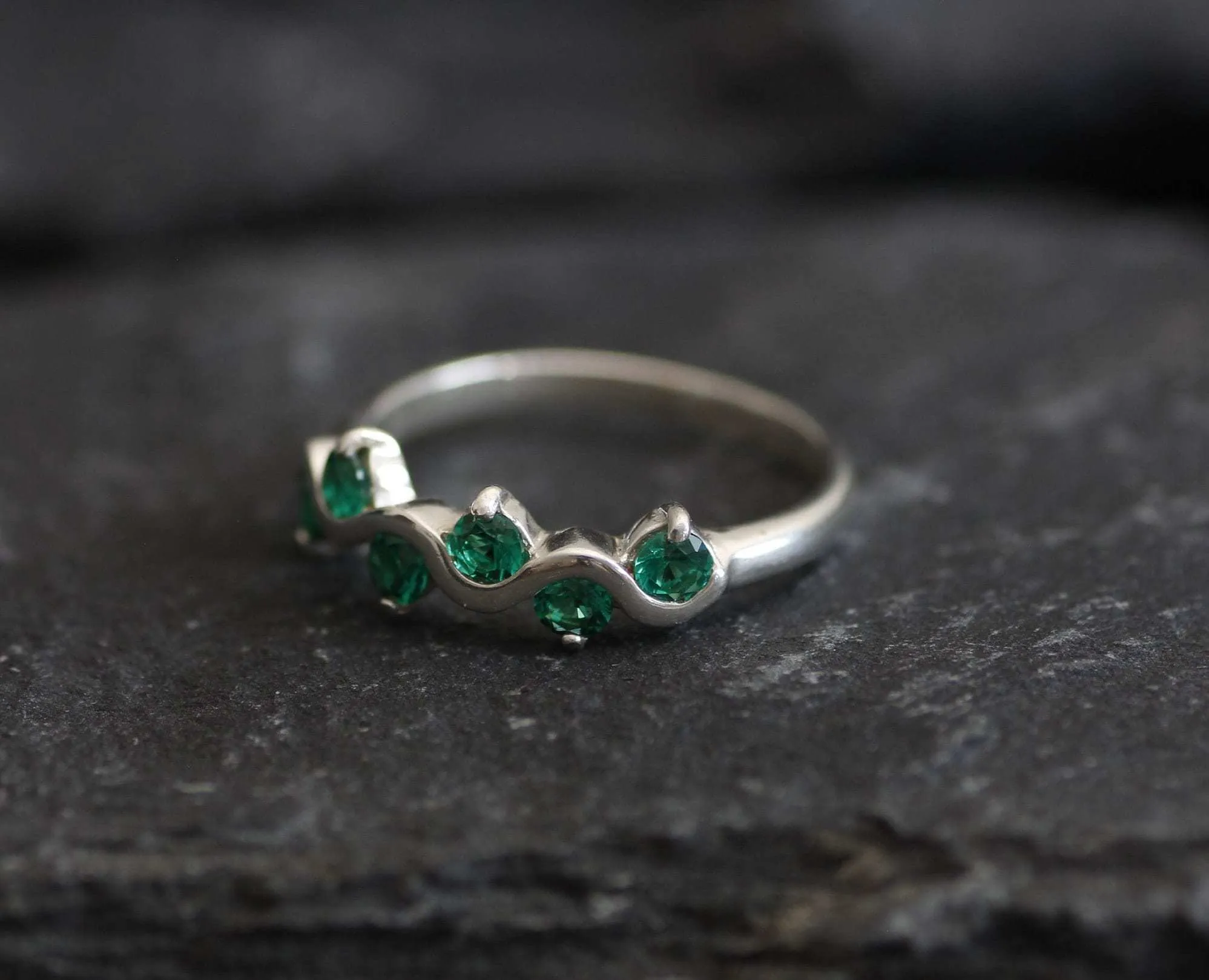 Wavy Emerald Ring - Green Wave Ring - Vintage Eternity Ring