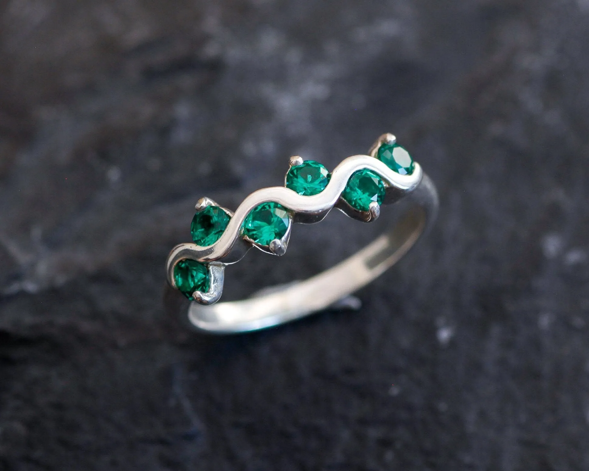 Wavy Emerald Ring - Green Wave Ring - Vintage Eternity Ring
