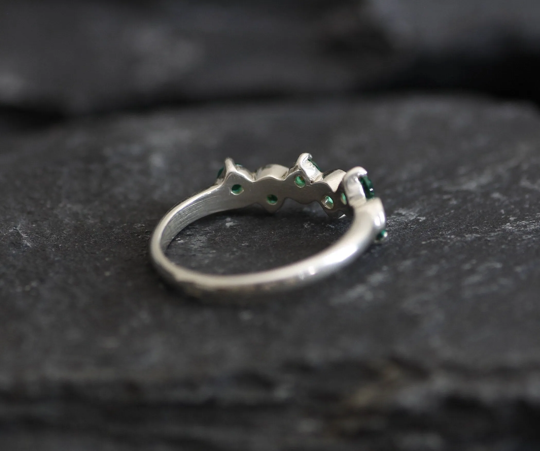 Wavy Emerald Ring - Green Wave Ring - Vintage Eternity Ring