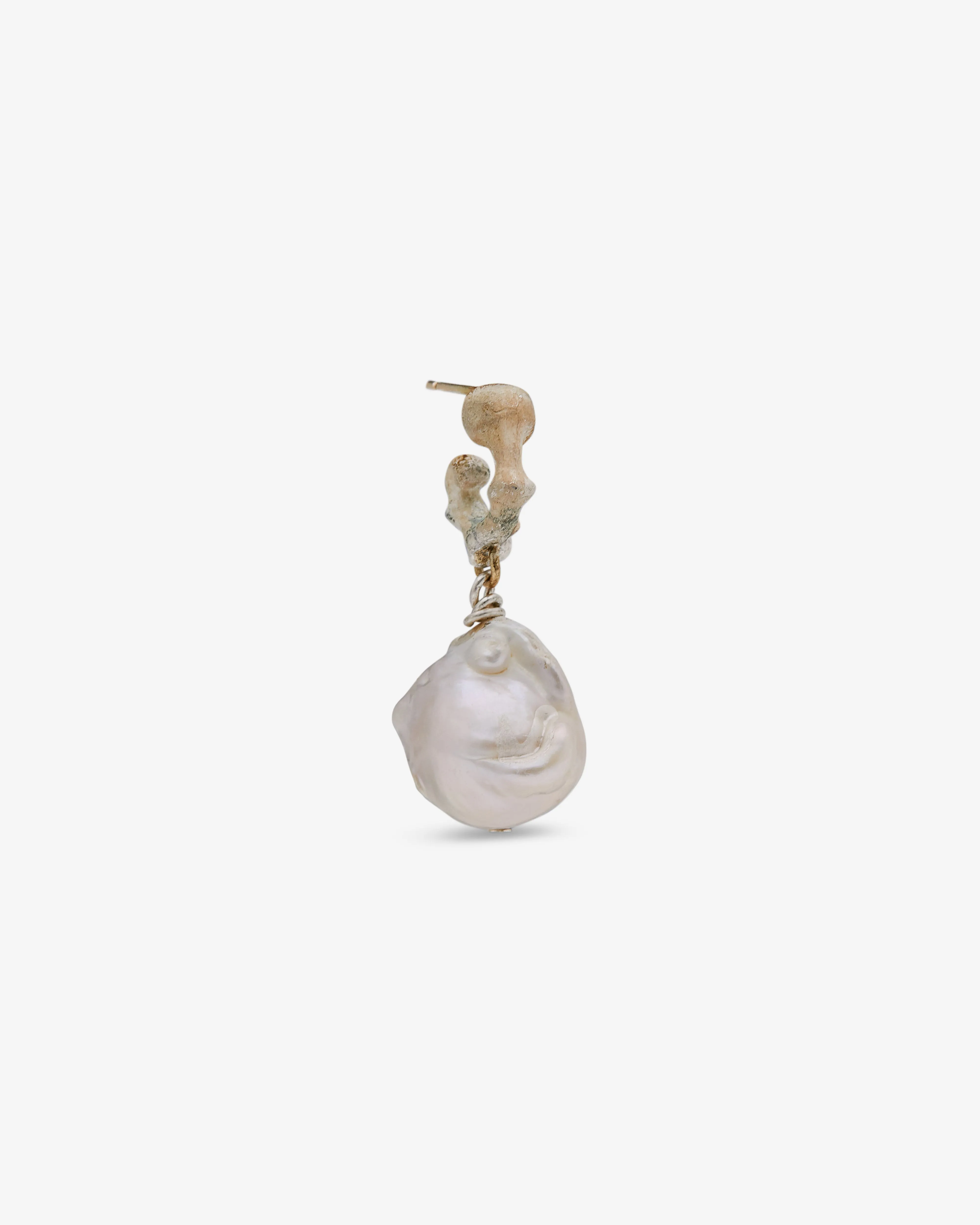 Weinan Pan - Bone Earring No1 Large Pearl - (Silver/Gold)