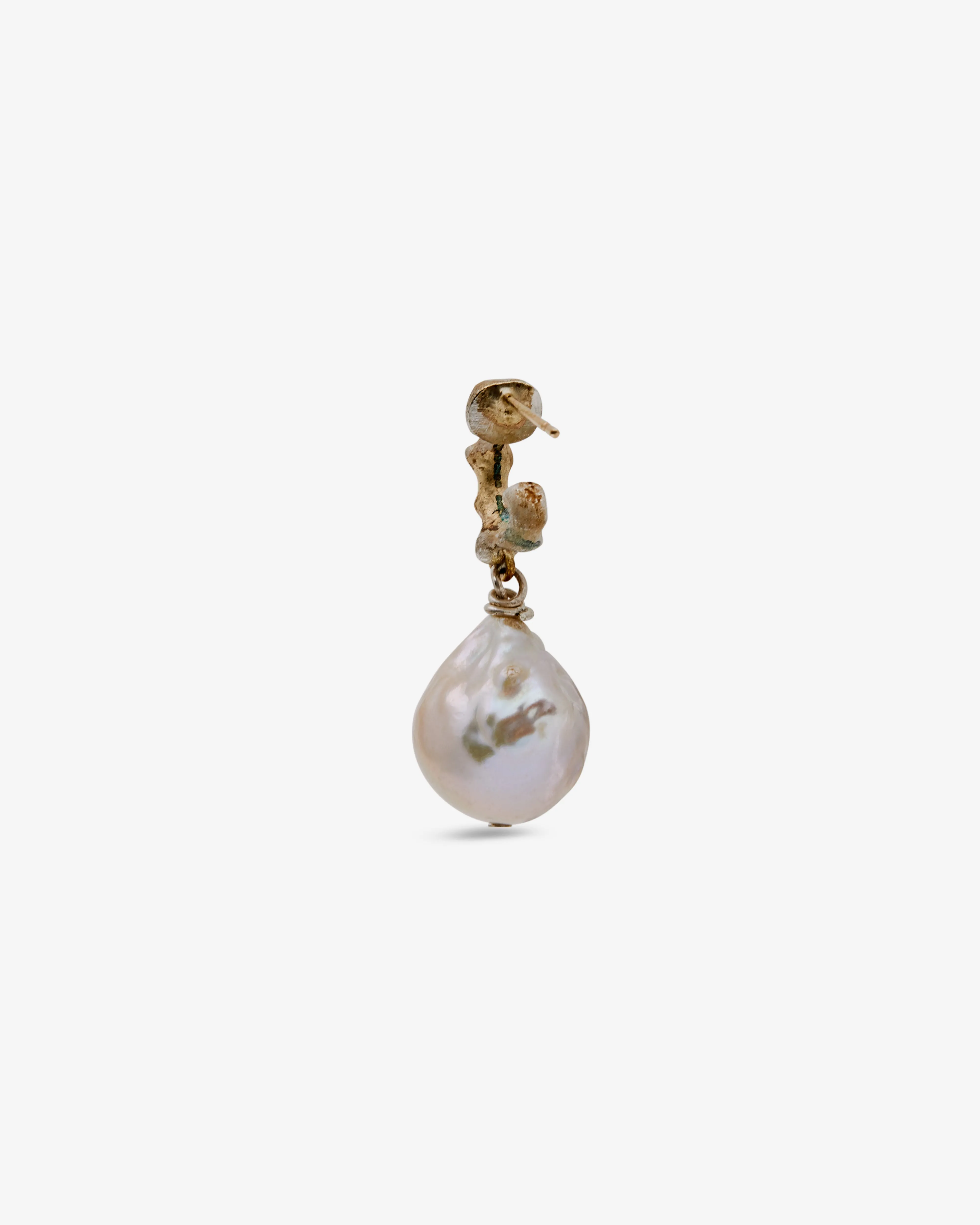 Weinan Pan - Bone Earring No1 Large Pearl - (Silver/Gold)
